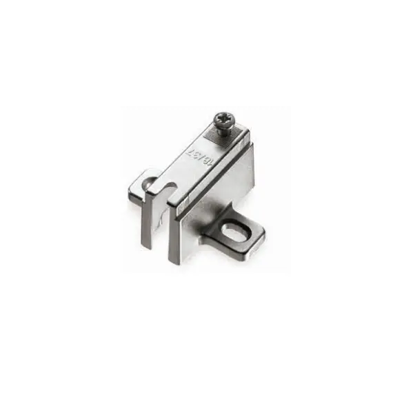 244-0K97-650-00 Монтажная планка петли B-Type F4 mm с винтами 6.3х13 - 1